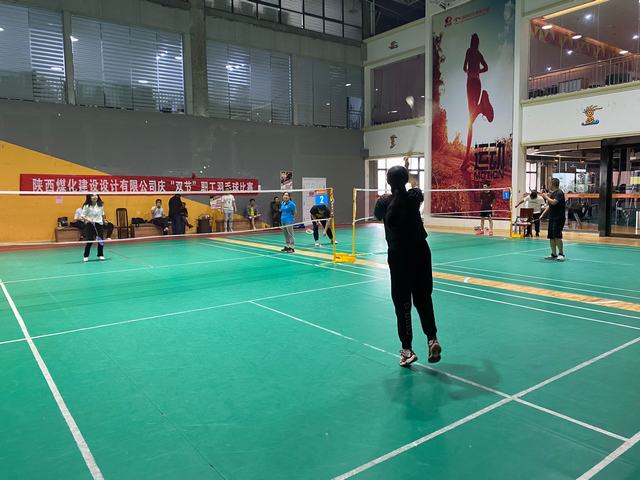 设计研究院举办“庆双节”羽毛球比赛