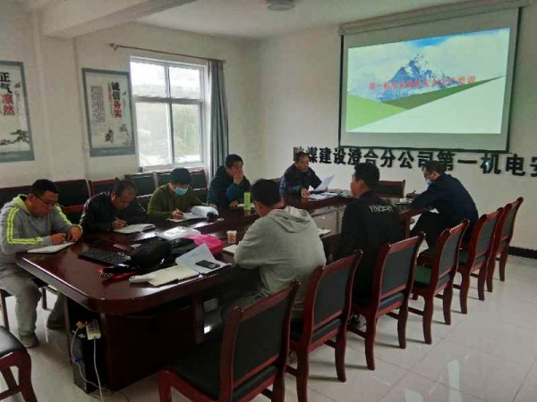 陕煤建设澄合分公司第一机电安装队“重锤敲鼓”助力“百日安全”活动显成效