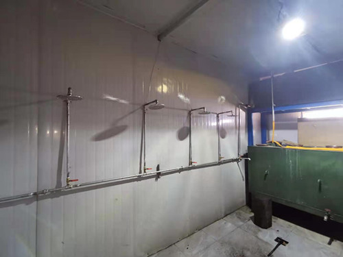 陕煤建设机电安装公司神府项目部倾心打造“温暖澡堂”