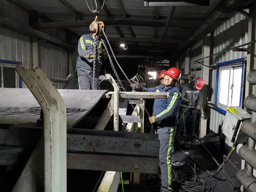 陕煤建设机电安装公司奋战48小时更换小保当矿7条胶带