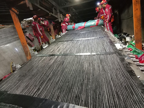 陕煤建设机电安装公司提前18小时完成曹家滩矿主斜井胶带抢修