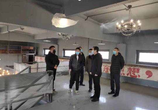 铜川矿务局执行董事刘水利到王石凹工业遗址项目检查绿宇公司第二项目部防疫工作