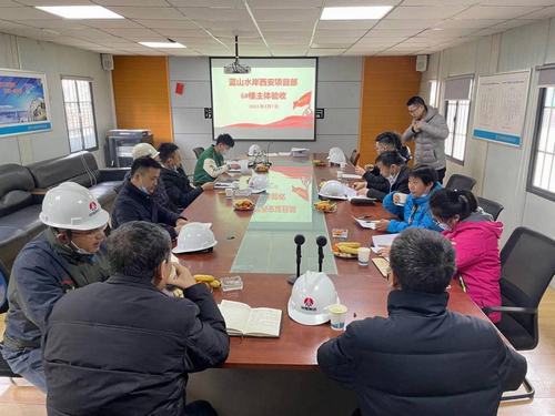 陕煤建设铜煤公司承建的西安蓝山水岸（北区）6#楼顺利通过主体验收