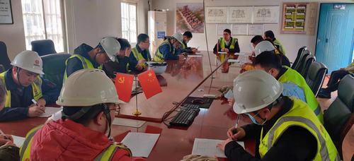 陕煤建设铜煤公司组织各支部党员干部学习《中国共产党党员权利保障条例》