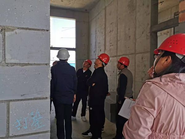 陕煤建设天工公司铜川项目部承建的富秦鑫苑5#楼 顺利通过主体分部验收