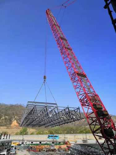 陕煤建设铜煤公司施工的延安保育院剧场超规模危险性较大工程网架吊装顺利实施完成