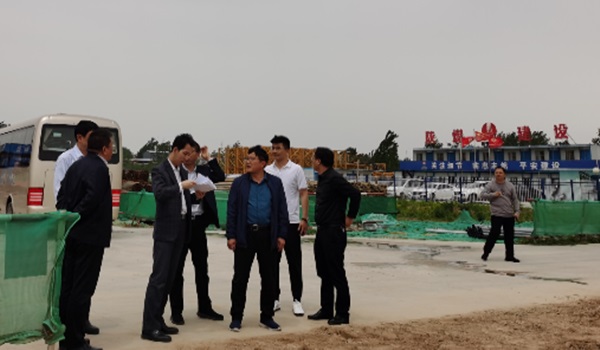 许昌市政府办公室主任郭圣琦一行莅临河南庞源塔式起重机项目进行调研指导工作