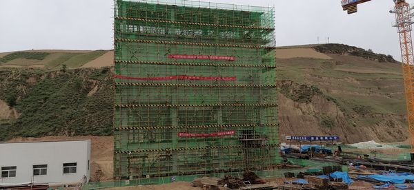 陕煤建设天工公司承建的矸石仓工程主体结构顺利封顶