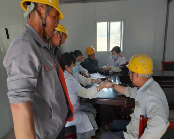 陕煤建设澄合分公司第三项目部关爱农民工健康共筑和谐项目部