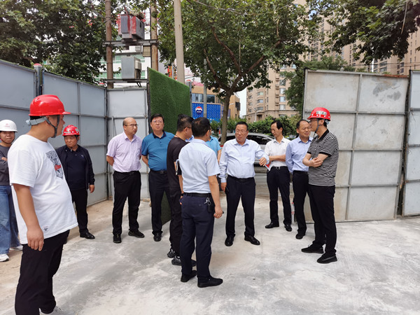 咸阳市副市长王靖调研市住建局停车场项目