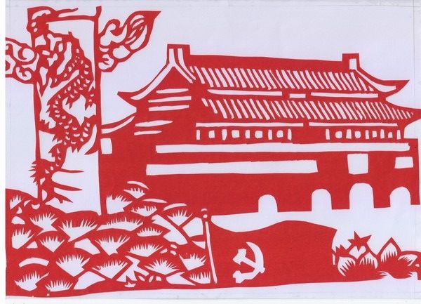 "祖国万岁","旭日东升","强国梦","爱党爱国"……一幅幅剪纸作品活灵
