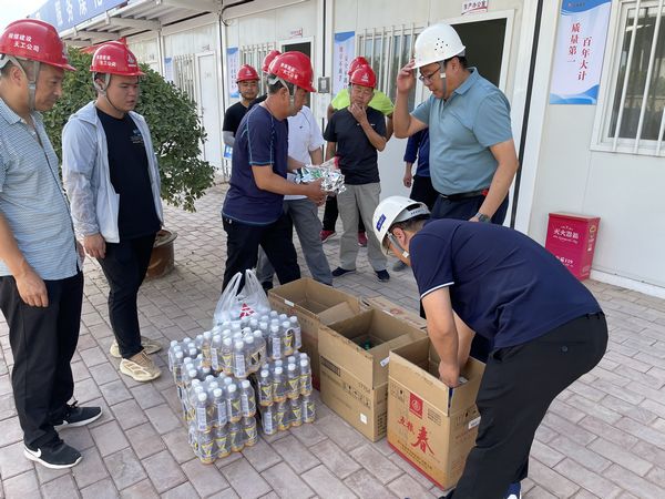 陕煤建设天工公司“消暑有良策”丝丝凉意入心扉