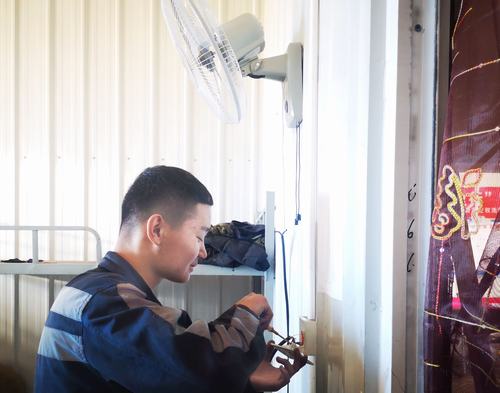 陕煤建设洗选煤运营公司左权洗煤厂项目部:处处留心办实事,小小风扇送清风