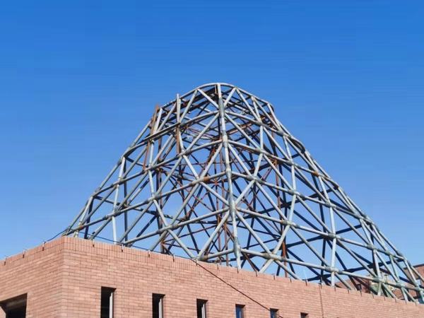 陕煤建设铜煤公司第十六项目部举行厂前区职工活动中心工程钢结构主体完成仪式