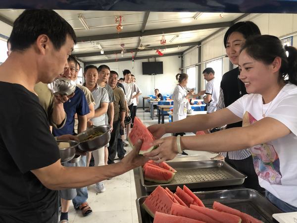 陕煤建设矿建二公司:丝丝清凉送一线句句关爱暖人心
