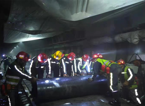 陕煤建设机电安装公司承建的小保当二号煤矿南翼大巷胶带机延伸安装完成