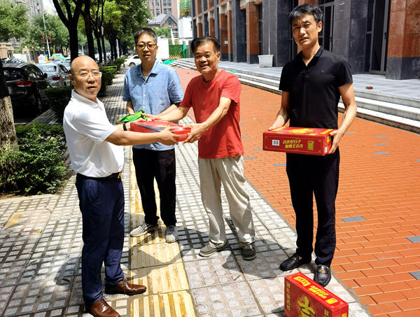 陕煤建设公司:情系一线“送清凉”