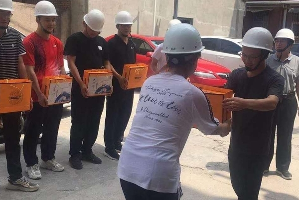 陕煤建设新城公司夏季送清凉活动进一线