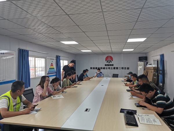 陕煤建设韩城分公司土建二项目部开展“警企携手，全民反诈”宣传活动