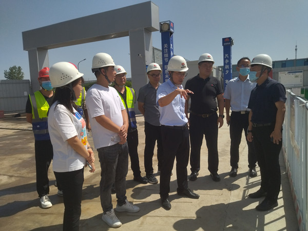 沣西新城党委委员、管委会副主任薄磊一行莅临陕煤建设咸阳分公司承建的沣西新城第五学校项目调研指导工作