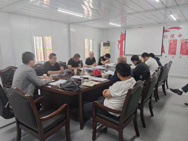 陕煤建设铜煤公司延安项目部承建的金延安艺术幼儿培训中心顺利通过主体验收