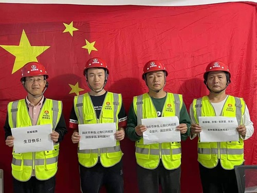 我和国旗合个影，晒出浓浓爱国情！