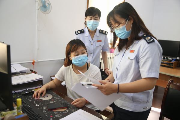 铜川市王益区税务分局相关人员深入陕煤建设铜煤公司进行业务调研指导