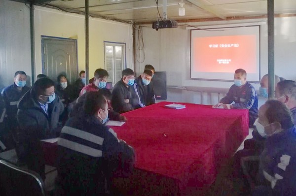 陕煤建设洗选煤运营公司第一项目部：施工现场送“清风”