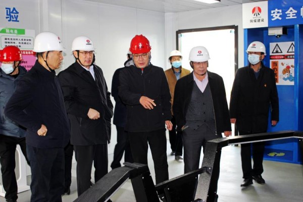 集团领导侯本英、司正林一行深入北斗星基项目检查指导工作