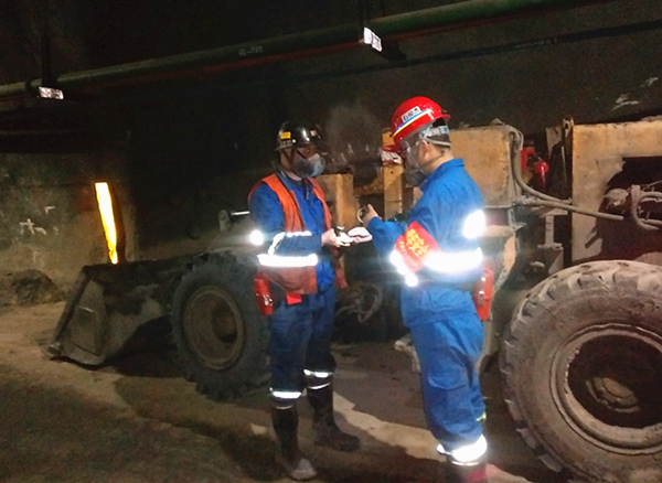 陕煤建设矿建三公司双龙项目部再学新安法为职工“加餐补钙”