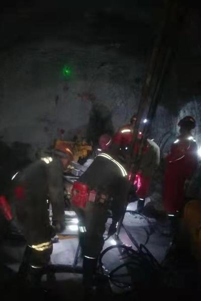 陕煤建设矿建二公司第二项目部进行前探钻孔施工确保生产安全