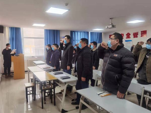 陕煤建设矿建二公司车村项目部：抗疫保产党旗红