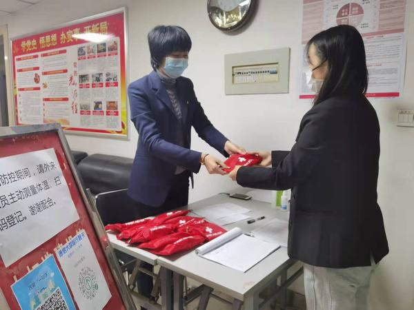 陕煤建设矿建二公司：抗疫“礼包”凝聚红色抗疫力量