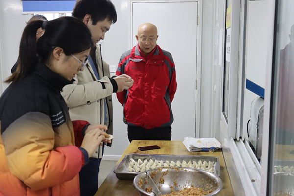 陕煤建设咸阳分公司：工地温暖过小年