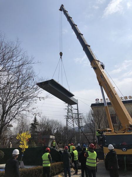 陕西彬长大佛寺煤矿人行天桥工程钢箱梁桥体顺利完成吊装合拢