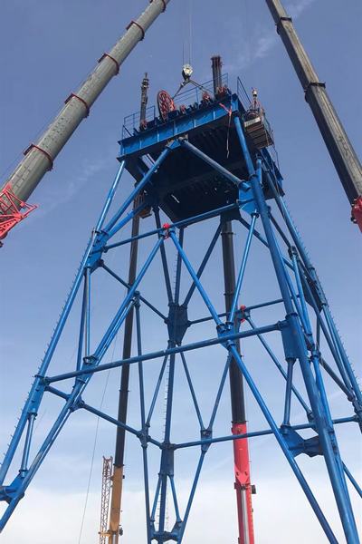 陕煤建设矿建二公司第三项目部进风立井井架顺利安装合拢