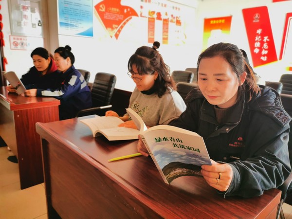 陕煤建设洗选煤运营公司澄合山阳运营项目部：灵巧双手“剪”出女职工新风采