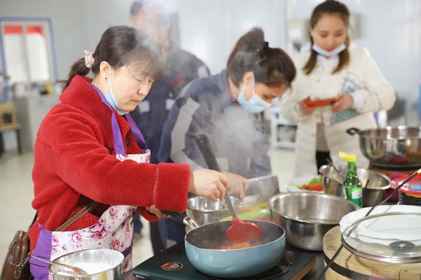 陕煤建设洗选煤运营公司：我为职工添道菜  有滋有味庆“三八”