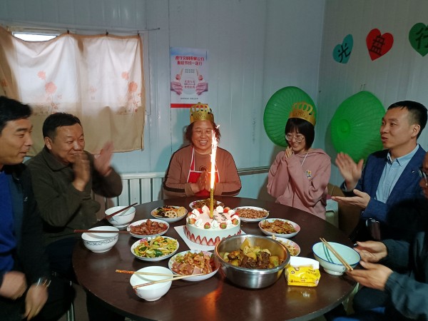 陕煤建设澄合分公司第十二项目部为职工过生日情暖人心