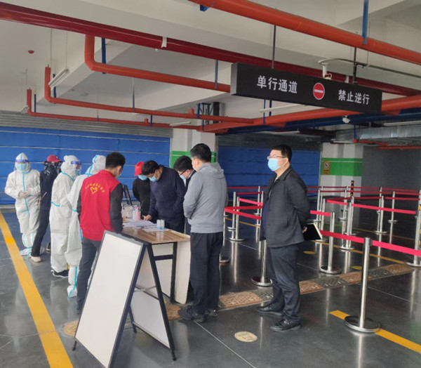 彬州市副市长唐海岗一行莅临陕煤建设咸阳分公司银西高彬州东前广场项目进行疫情防控检查指导