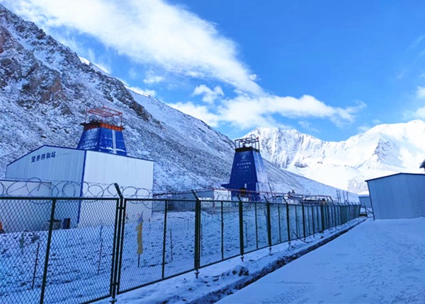 陕煤建设矿建三公司：天山胜利隧道1号竖井井身开挖全部完成