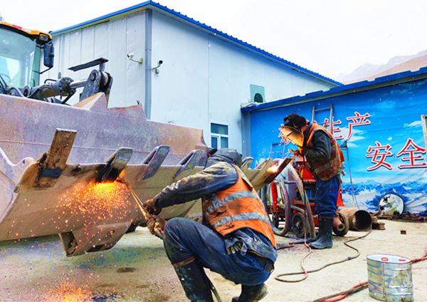 陕煤建设矿建三公司天山项目1号竖井掘进进尺再创新高
