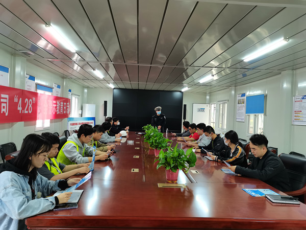 陕煤建设咸阳分公司沣西新城第五学校项目积极开展交通安全知识教育活动