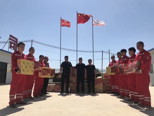 赵敬凯五一期间慰问一线干部员工