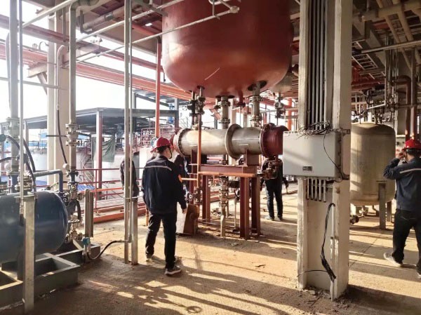 陕煤建设洗选煤运营公司第六项目部：3.4万吨不饱和聚酯树脂及公用工程项目调试打压成功