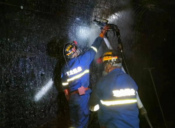 陕煤建设矿建三公司双龙项目部：大干红五月 进尺创新高