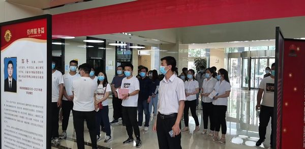 走近劳模工匠，感悟劳动光荣