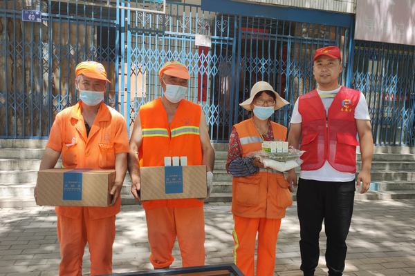 陕煤建设铜煤公司：开展“送一份关怀，道一声辛苦”环卫工慰问活动