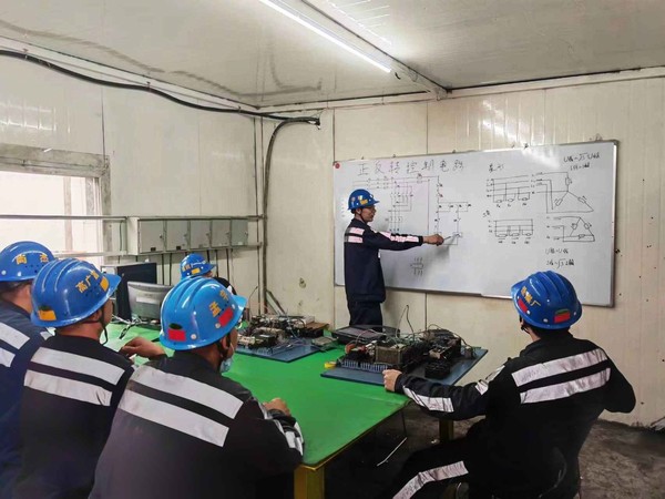 陕煤建设洗选煤运营公司红柳林洗煤厂项目部：机电综合实训室成为员工技能“充电站”