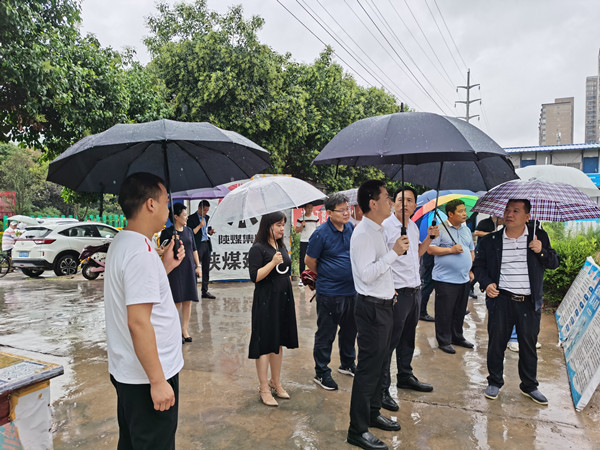 泾阳县县长郝瑞耀一行莅临泾阳县西城保障房项目对防汛工作检查指导